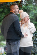 PEOPLE - Hochschwangere Jenna Jameson wartet auf ihren Wagen