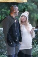 PEOPLE - Hochschwangere Jenna Jameson wartet auf ihren Wagen