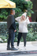 PEOPLE - Hochschwangere Jenna Jameson wartet auf ihren Wagen