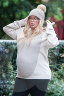 PEOPLE - Hochschwangere Jenna Jameson wartet auf ihren Wagen