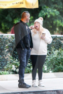 PEOPLE - Hochschwangere Jenna Jameson wartet auf ihren Wagen