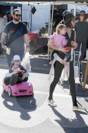 PEOPLE - Jack Osbourne schiebt seine Pearl durch den Bauernmarkt