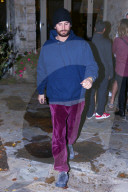 PEOPLE - Scott Disik im farbenfrohen Schlabber-Look in Calabasas unterwegs