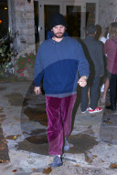 PEOPLE - Scott Disik im farbenfrohen Schlabber-Look in Calabasas unterwegs