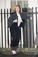 PEOPLE - Amber Rudd bleibt mit ihrem Absatz vor der Downing Street stecken
