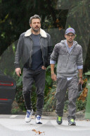 PEOPLE - Ben Affleck besucht Bradley Cooper für ein kurzes Meeting
