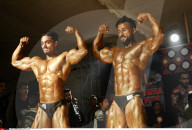 FEATURE - Body Builders präsentieren sich am 'Mr. and Mr. Junior Sindh' Wettbewerb
