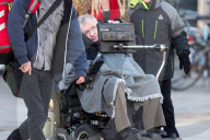 EXKLUSIV - Stephen Hawking schaut 'Star Wars' zu seinem 75.Geburtstag