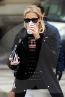 PEOPLE - Kelly Rutherford bummelt in Mailand