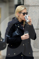 PEOPLE - Kelly Rutherford bummelt in Mailand