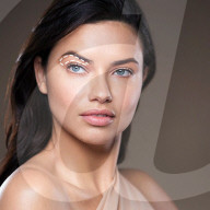 PEOPLE - Adriana Lima wirbt für Maybelline