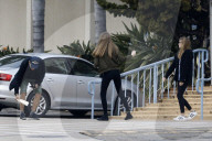PEOPLE - Charlie Sheen mit Tochter Sam in Malibu unterwegs