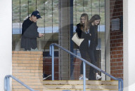 PEOPLE - Charlie Sheen mit Tochter Sam in Malibu unterwegs