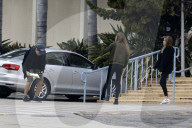 PEOPLE - Charlie Sheen mit Tochter Sam in Malibu unterwegs