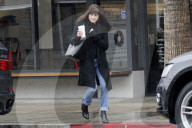 PEOPLE - Selma Blair im tristen Los Angeles unterwegs
