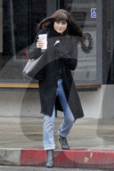 PEOPLE - Selma Blair im tristen Los Angeles unterwegs