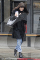 PEOPLE - Selma Blair im tristen Los Angeles unterwegs