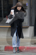 PEOPLE - Selma Blair im tristen Los Angeles unterwegs