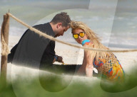 EXKLUSIV - Paris Hilton lässt am Strand von Mexiko tief blicken