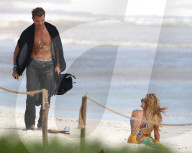 EXKLUSIV - Paris Hilton lässt am Strand von Mexiko tief blicken