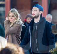PEOPLE - Sienna Miller und Tom Sturridge mit Klein Marlowe in New York unterwegs