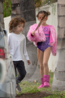 EXKLUSIV - Ganz die Mutter: Klein Monroe und Moroccan Carey mit der Nanny in Agoura Hills unterwegs