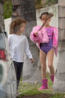 EXKLUSIV - Ganz die Mutter: Klein Monroe und Moroccan Carey mit der Nanny in Agoura Hills unterwegs