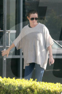 PEOPLE - Shannen Doherty in Malibu unterwegs