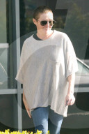 PEOPLE - Shannen Doherty in Malibu unterwegs