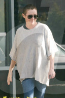 PEOPLE - Shannen Doherty in Malibu unterwegs