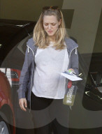 PEOPLE - Schwangere Amanda Seyfried in Burbank unterwegs