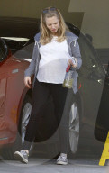 PEOPLE - Schwangere Amanda Seyfried in Burbank unterwegs