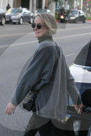 PEOPLE - Graue Mauc: Sharon Stone in Beverly Hills unterwegs