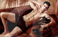 PEOPLE - Joe Jonas und Charlotte McKinney werben für Guess