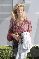 PEOPLE - Elsa Pataky ohne Make-Up in Malibu unterwegs