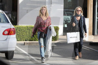 PEOPLE - Elsa Pataky ohne Make-Up in Malibu unterwegs