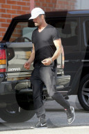 PEOPLE - Josh Duhamel mit Klein Axl in Los Angeles unterwegs
