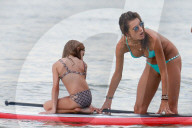 EXKLUSIV - Alessandra Ambrosio geniesst mit ihren Kids das kühle Nass in Brasilien