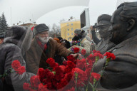 NEWS - Moskau: Sergey Korolev und Yuri Gagarin werden mit einer Statue geehrt