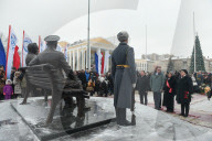NEWS - Moskau: Sergey Korolev und Yuri Gagarin werden mit einer Statue geehrt