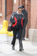 PEOPLE - Farbenfroh: Jennifer Connelly in New York unterwegs