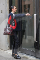 PEOPLE - Farbenfroh: Jennifer Connelly in New York unterwegs