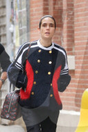 PEOPLE - Farbenfroh: Jennifer Connelly in New York unterwegs