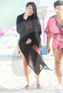 PEOPLE - Designer Angela Simmons sonnt sich in Miami