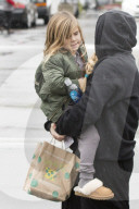 PEOPLE - North West und Penelope Disick mit den Nannys in Calabasas unterwegs