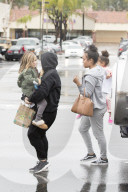 PEOPLE - North West und Penelope Disick mit den Nannys in Calabasas unterwegs