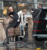 PEOPLE - Adele geht in Studio City einkaufen