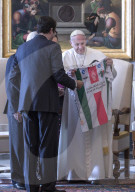 NEWS - Mahmud Abbas trifft den Papst im Vatikan