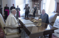 NEWS - Mahmud Abbas trifft den Papst im Vatikan