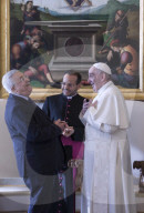 NEWS - Mahmud Abbas trifft den Papst im Vatikan